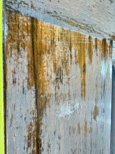 再塗装工程に入った木製玄関ドア