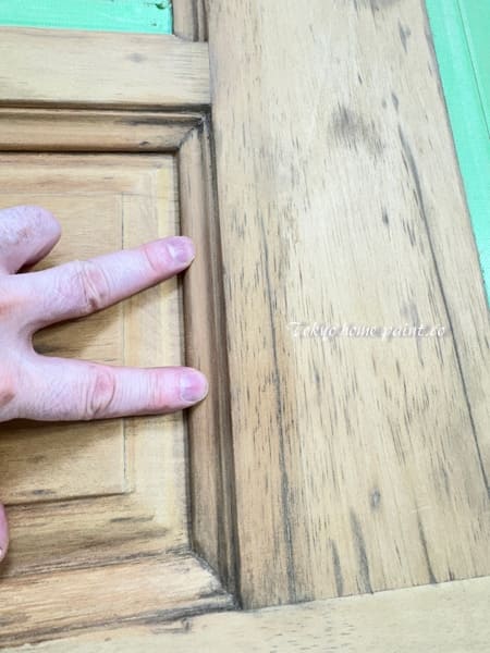 染み抜き後も調整が必要な木製玄関ドア02