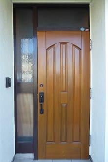 所沢市のヤマハ製玄関ドアの再塗装前